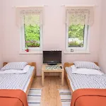 Pod Modrzewiami Farm stay *