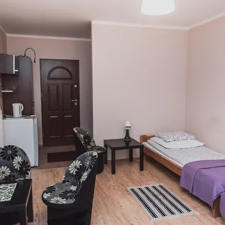 Pod Modrzewiami مزرعة للإقامة