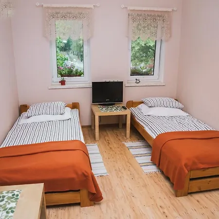 Pod Modrzewiami Çiftlik konaklama