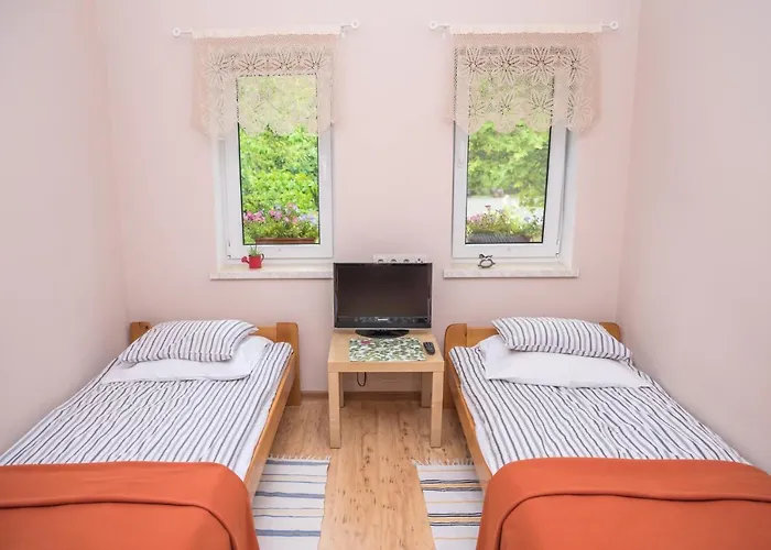 Pod Modrzewiami Farm stay *